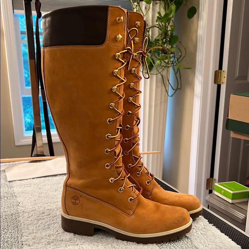 Timberland Tan Lace Up Boots with Nubuck Leather. Size 7. Excellent condition